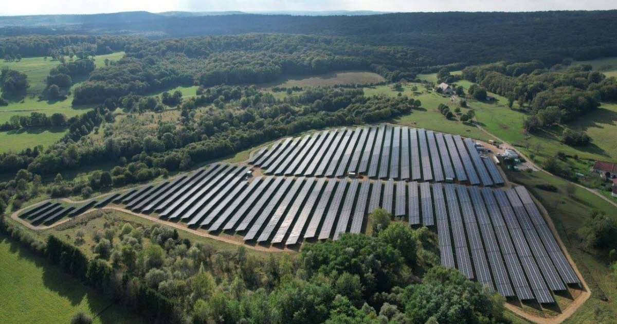 Vue aérienne du parc solaire de Villersexel Haute-Saône 11,3 MWc